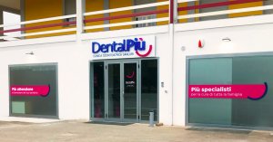 Facciata della Clinica DentalPiù di Sanluri i via Carlo Felice 49, sei pronto a sorridere?