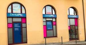 Facciata della Clinica DentalPiù di Sassari in Piazza Fiume 3, sei pronto a sorridere?